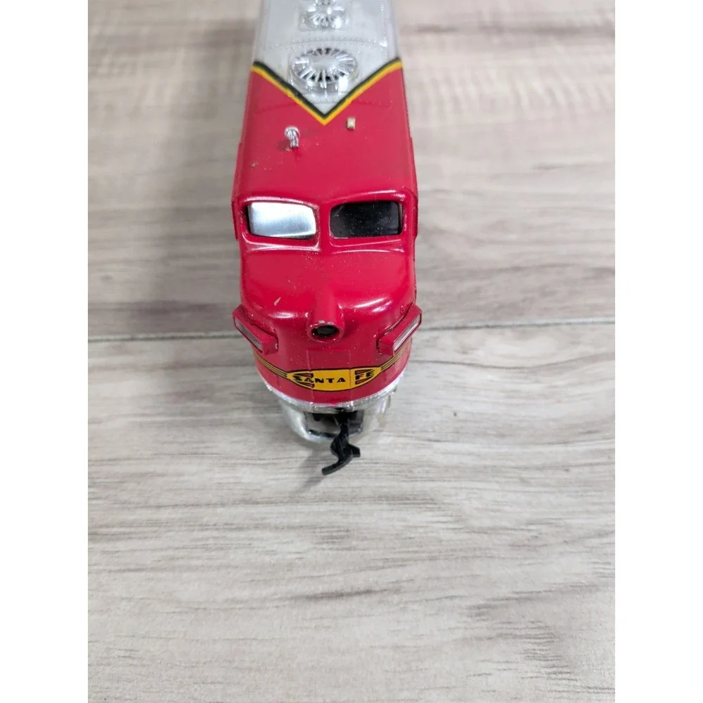 HO Scale Bachmann Santa Fe F7 Diesel Locomotive #307 Warbonnet Vintage Train